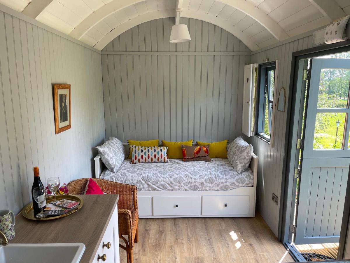 Hawthorn Hut Kilkenny Glamping At Jenkinstown House Hotel Jenkinstown Park Exterior photo