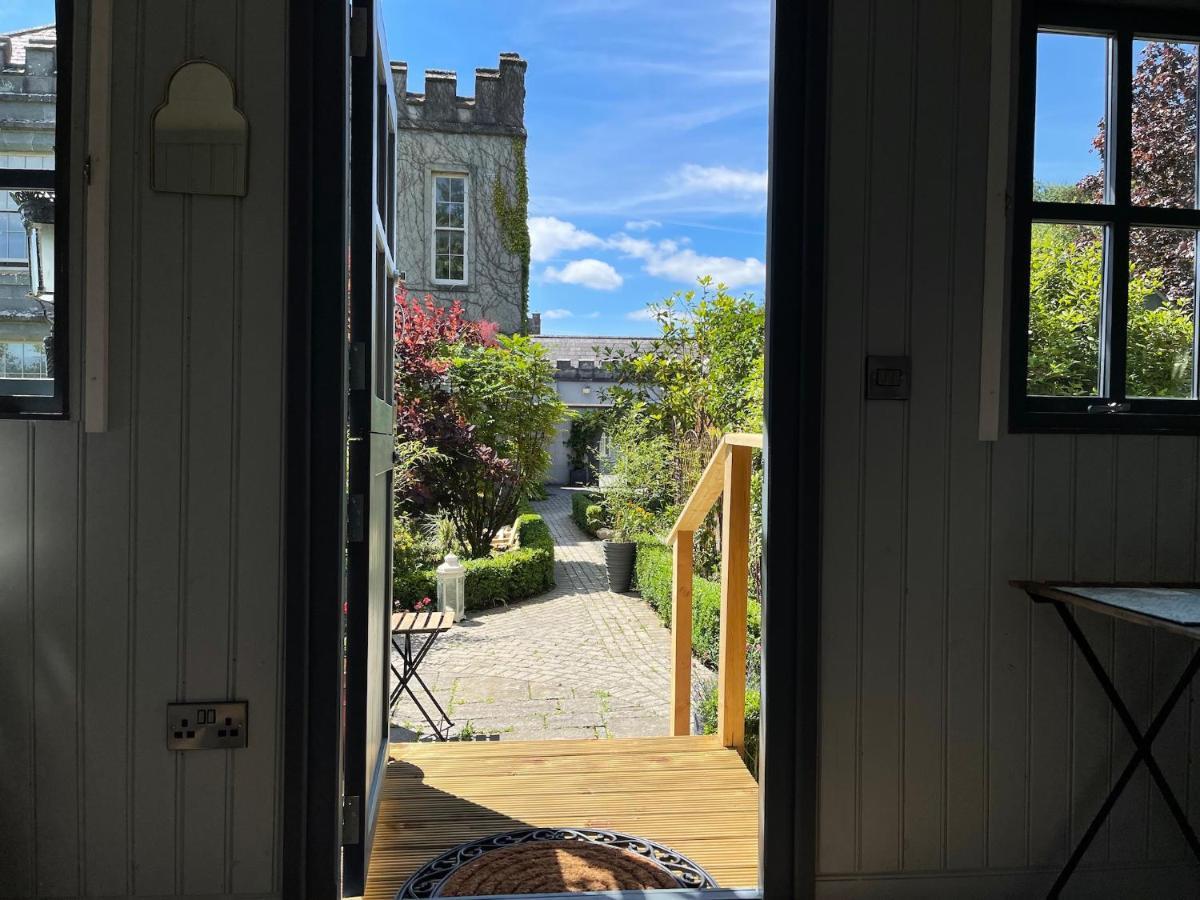 Hawthorn Hut Kilkenny Glamping At Jenkinstown House Hotel Jenkinstown Park Exterior photo
